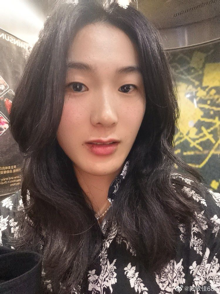 若不是亲眼得见，谁能相信，宋老爷子，竟然给一个年轻人下跪、磕头，还说出如此虔诚的话来？。